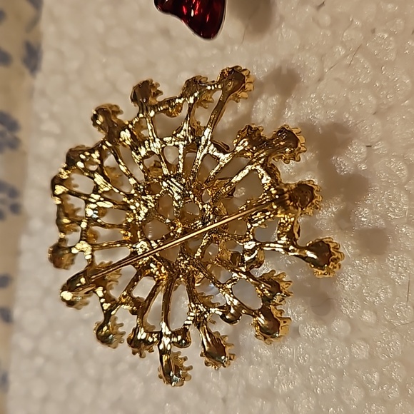 Pearls and Cubic Zirconia gold plated Brooch - Picture 3 of 4